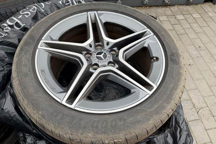 Grå Mercedes E300 de fra 2021