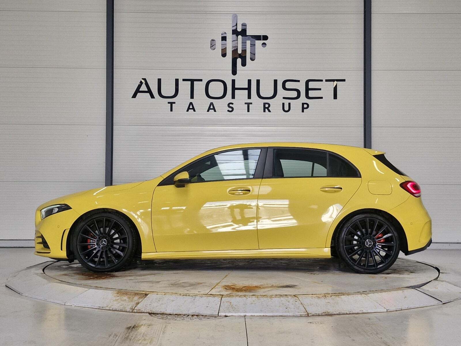 Gul Mercedes A200 fra 2019