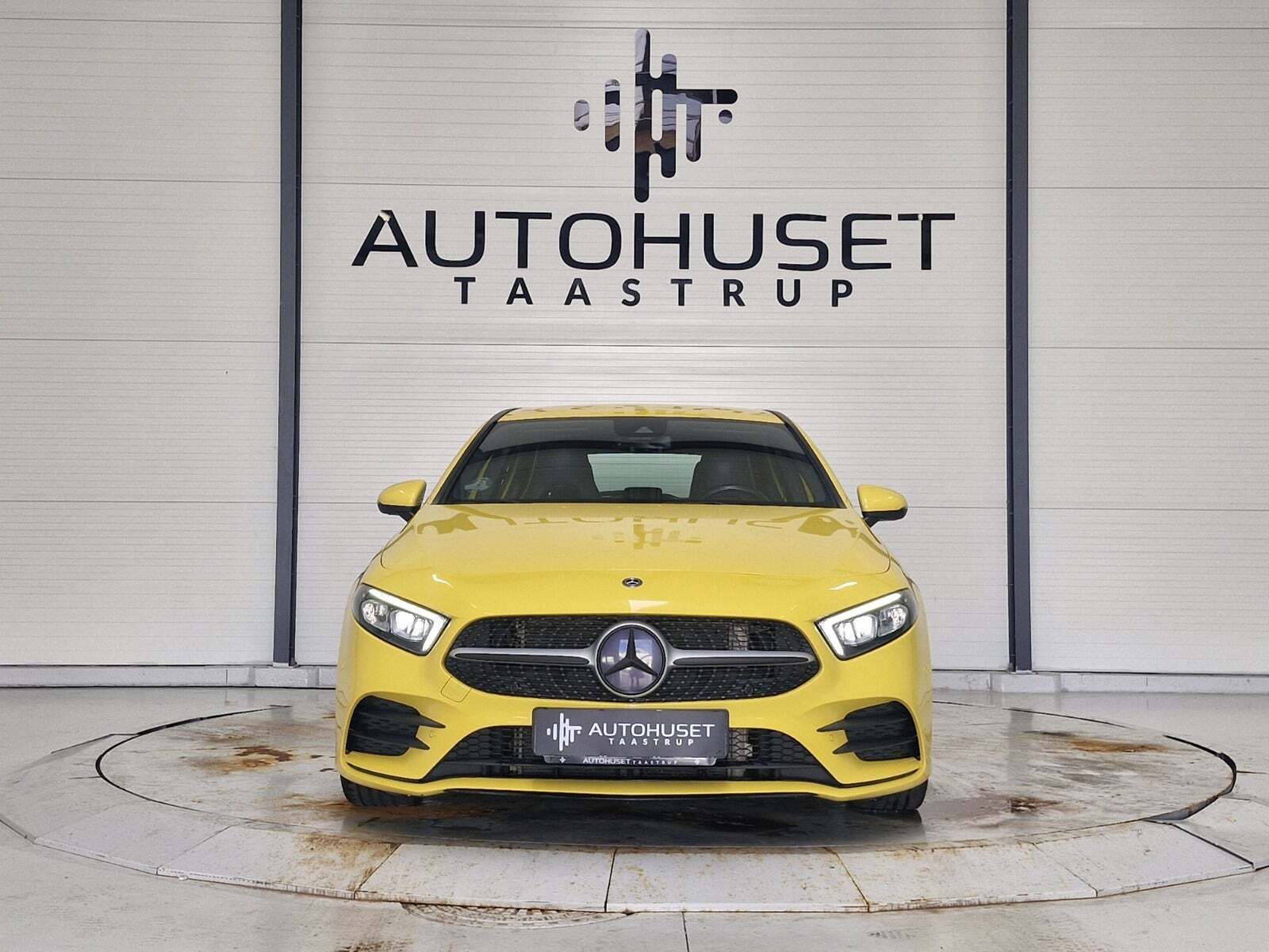 Gul Mercedes A200 fra 2019