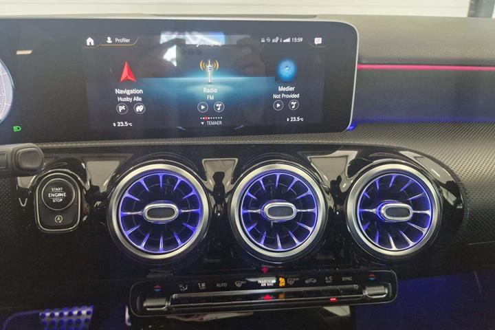 Gul Mercedes A200 fra 2019