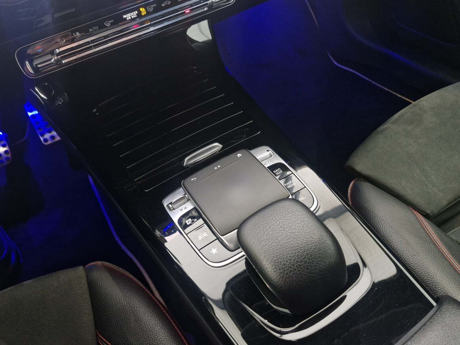 Gul Mercedes A200 fra 2019