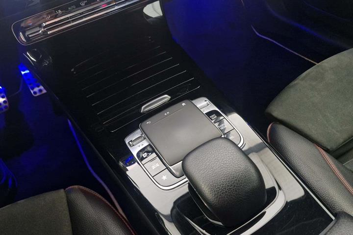 Gul Mercedes A200 fra 2019