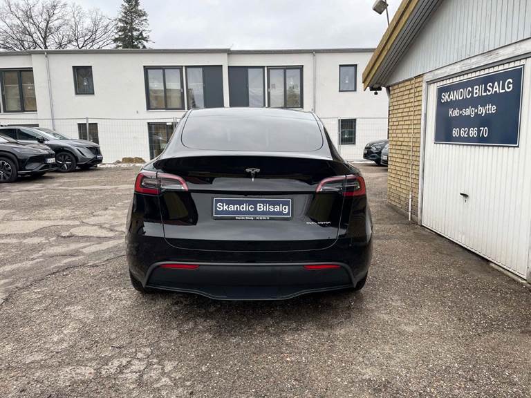 Tesla Model Y Long Range AWD