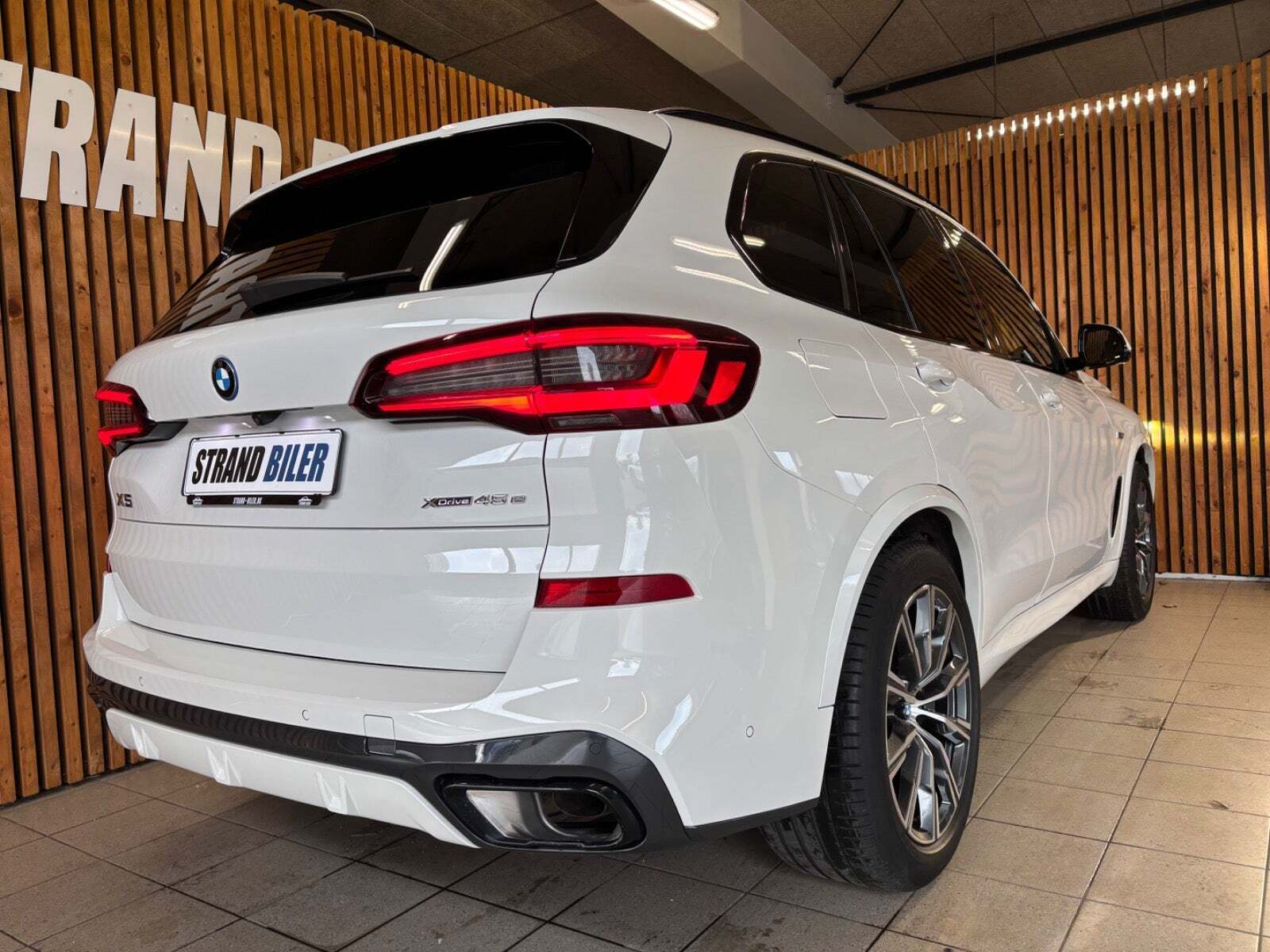 Hvid BMW X5 fra 2023