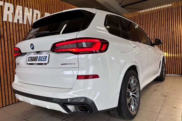Hvid BMW X5 fra 2023