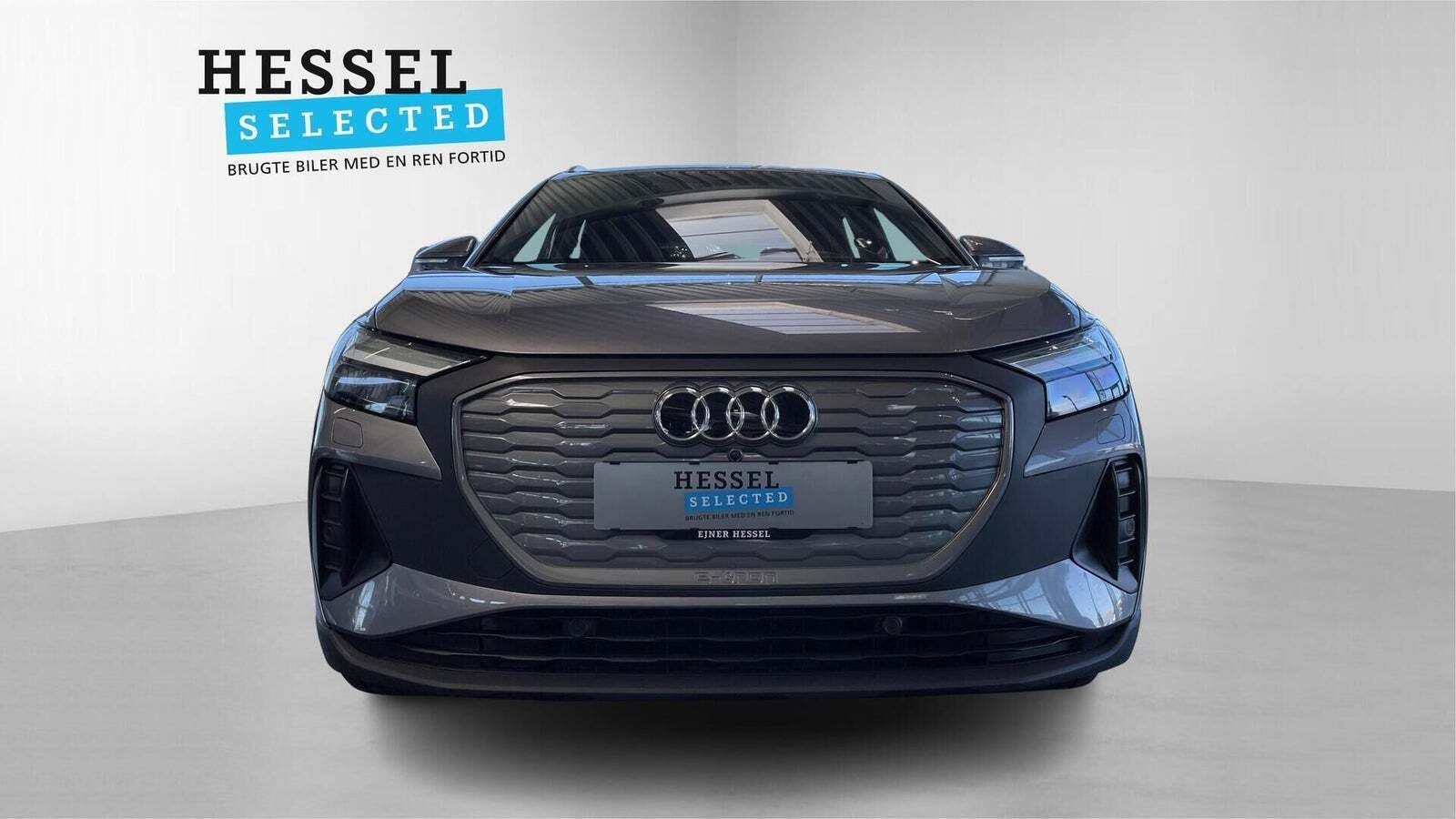 Grå Audi Q4 e-tron fra 2023