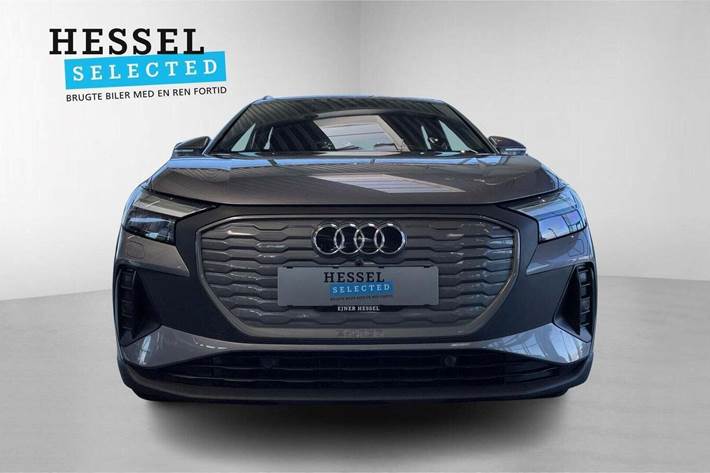 Grå Audi Q4 e-tron fra 2023