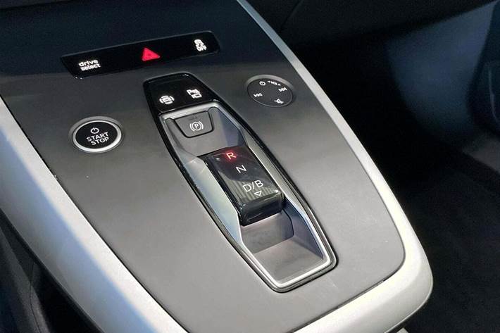 Grå Audi Q4 e-tron fra 2023