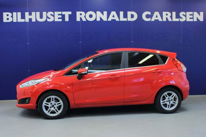 Rød Ford Fiesta fra 2016