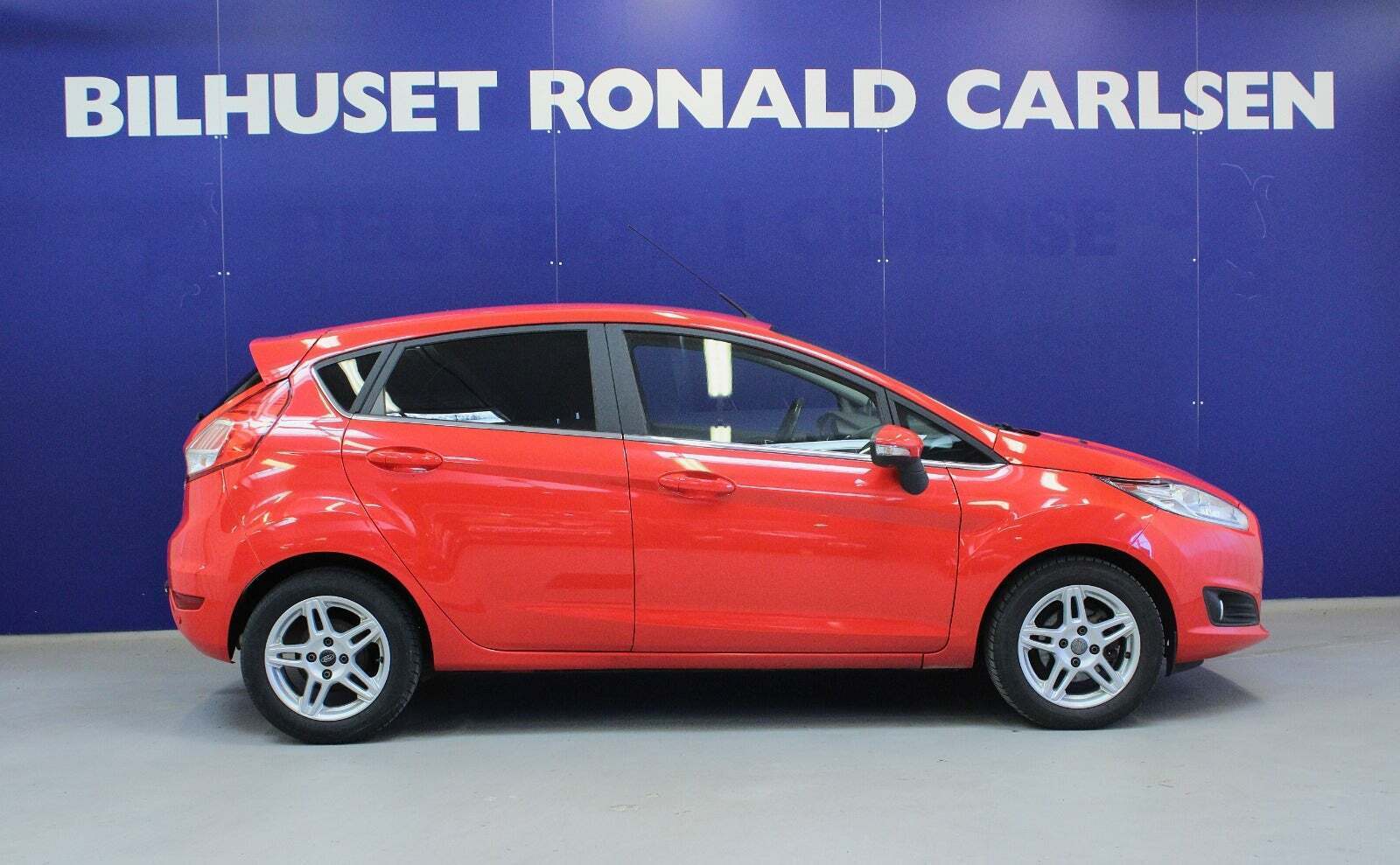 Rød Ford Fiesta fra 2016