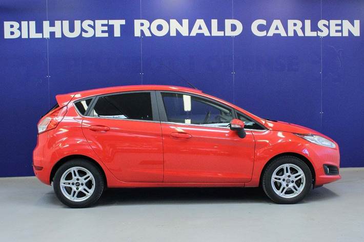 Rød Ford Fiesta fra 2016