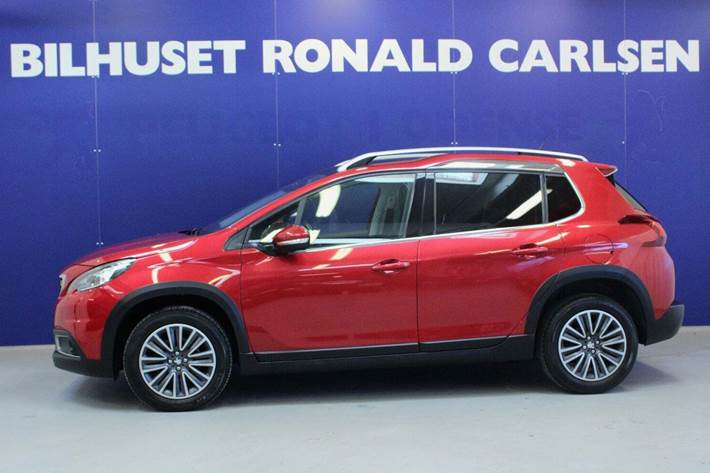 Rød Peugeot 2008 fra 2019