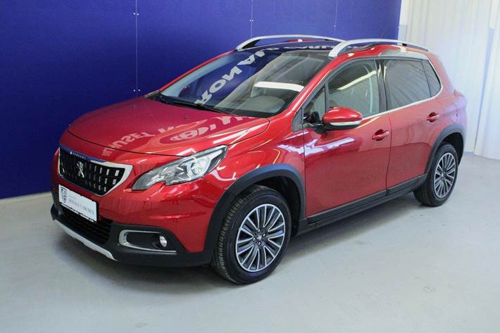 Rød Peugeot 2008 fra 2019