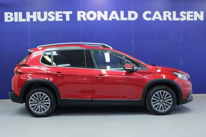 Rød Peugeot 2008 fra 2019