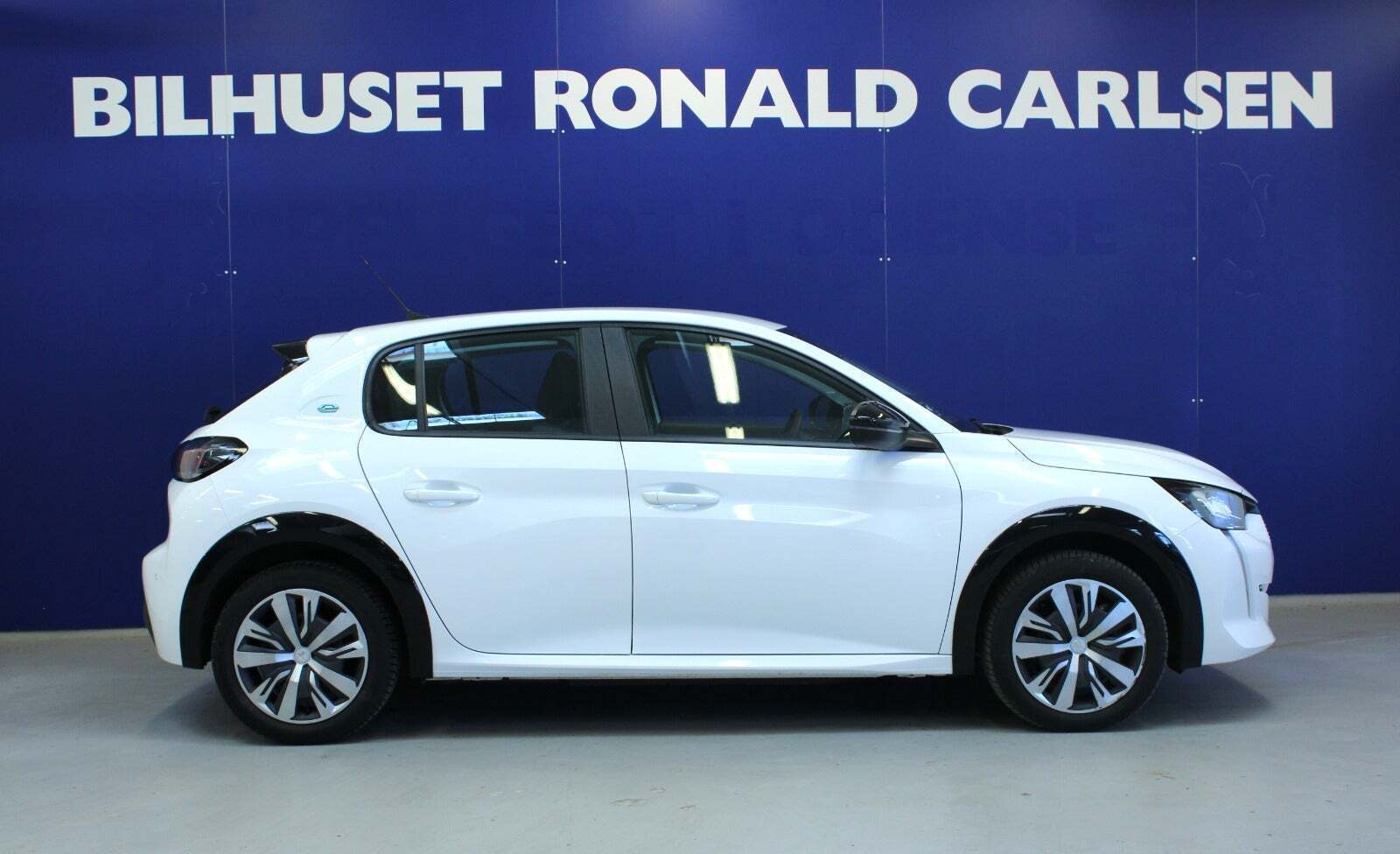 Hvid Peugeot e-208 fra 2023