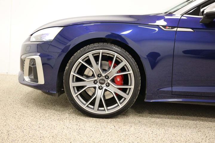 Gul Audi S5 fra 2020