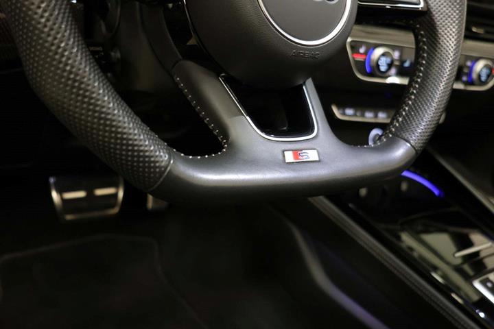 Gul Audi S5 fra 2020