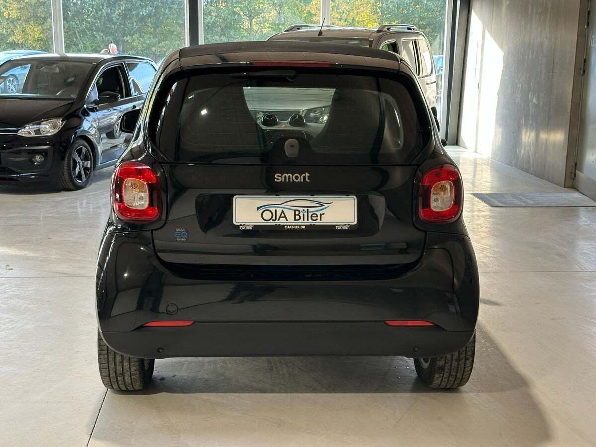 Sort Smart Fortwo fra 2021 set udefra