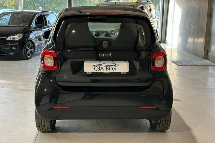 Sort Smart Fortwo fra 2021 set udefra