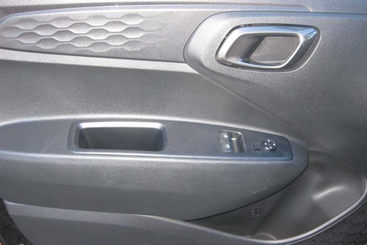 Sort Hyundai i10 fra 2024