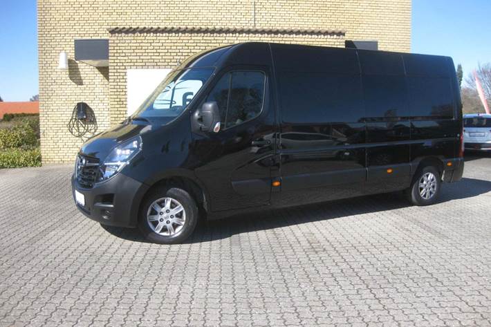 Sort Opel Movano fra 2021