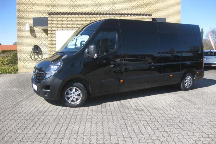 Sort Opel Movano fra 2021