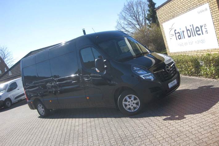 Sort Opel Movano fra 2021