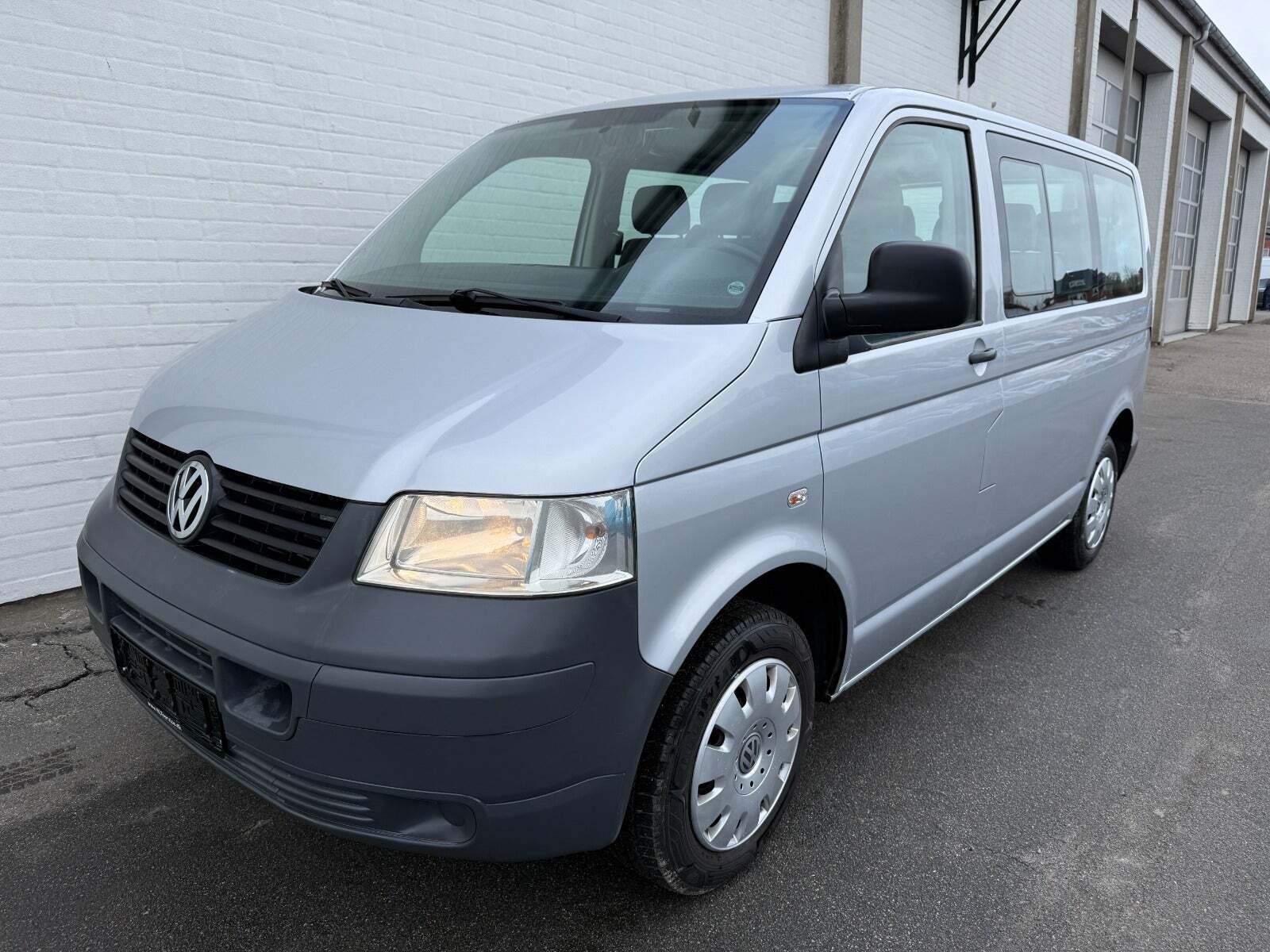 Sølv VW Transporter fra 2010