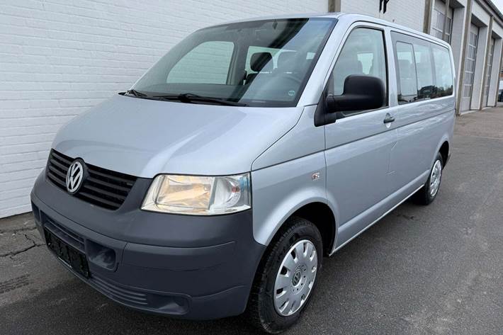 Sølv VW Transporter fra 2010
