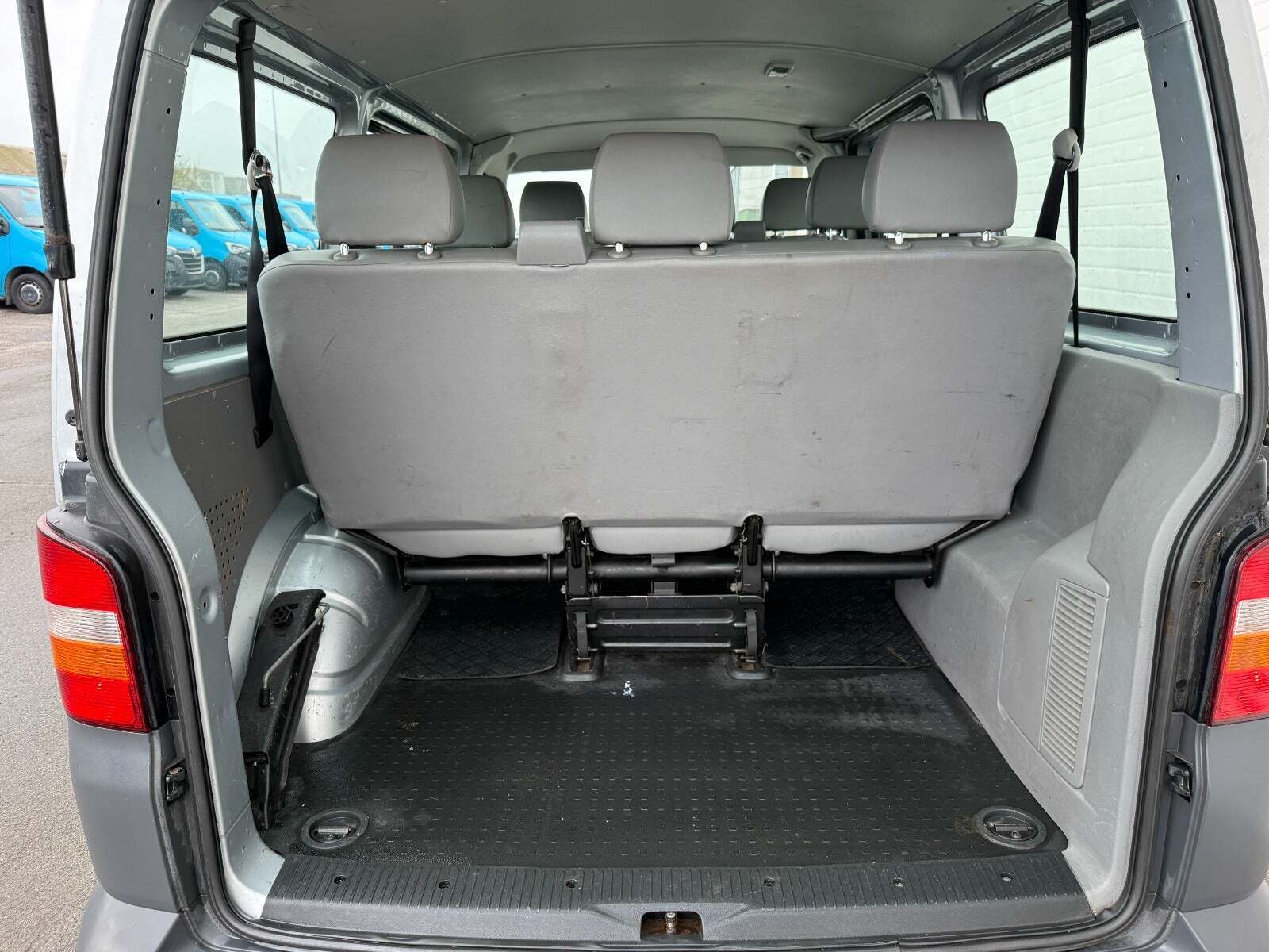 Sølv VW Transporter fra 2010