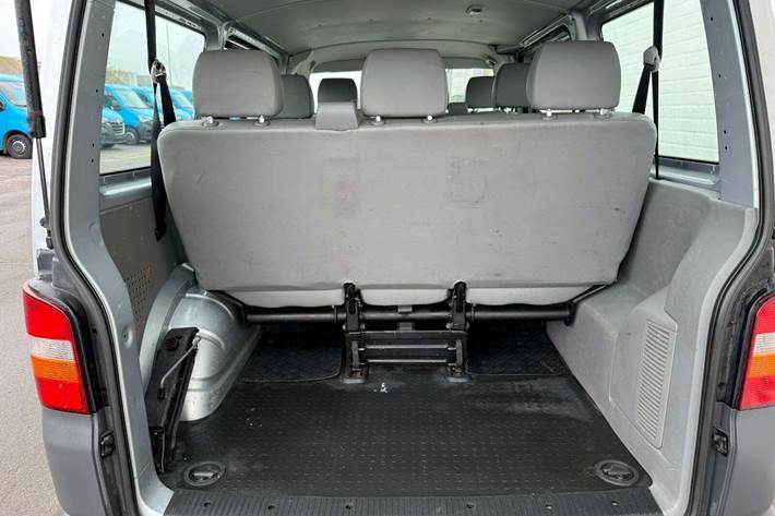 Sølv VW Transporter fra 2010