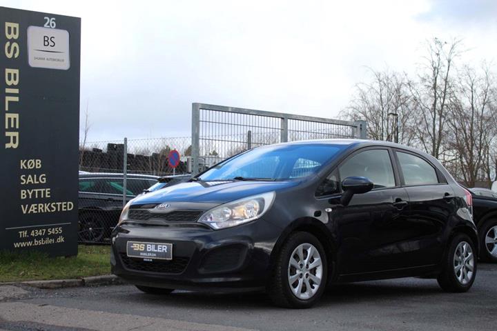 undefined Kia Rio fra 2013 set udefra