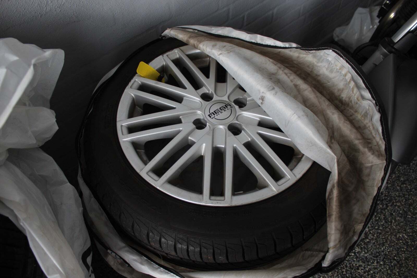 Sølv Mitsubishi Space Star fra 2015