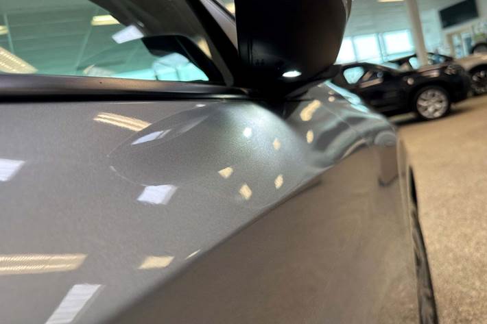 Sølv Peugeot 208 fra 2021