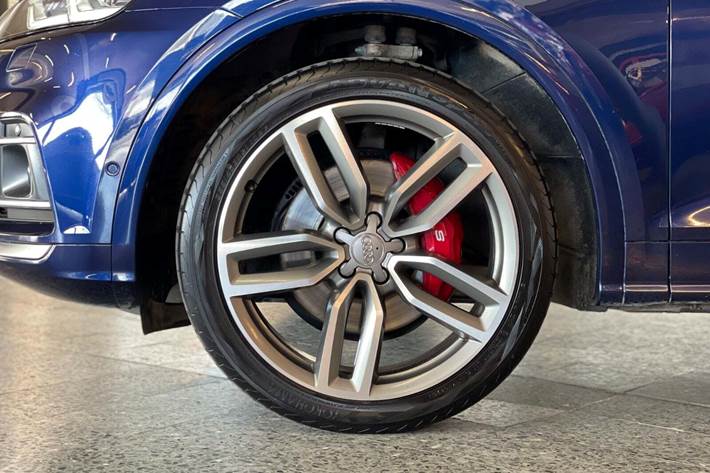 Blå Audi SQ5 fra 2018