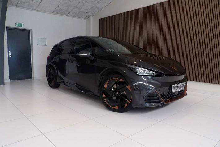 Grå Cupra Born fra 2022 set udefra