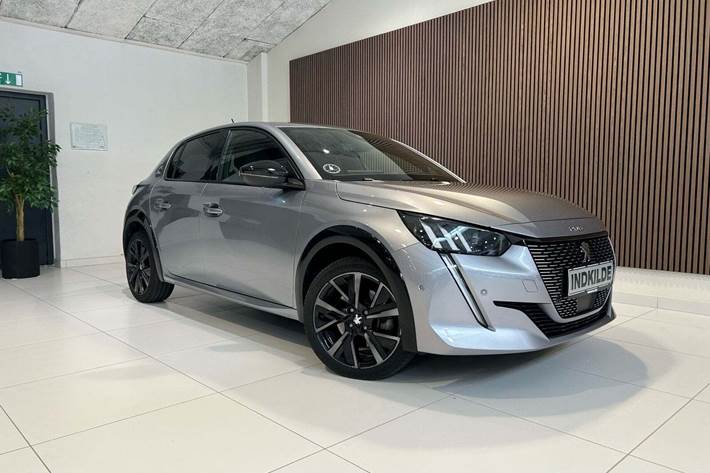 Grå Peugeot e-208 fra 2024