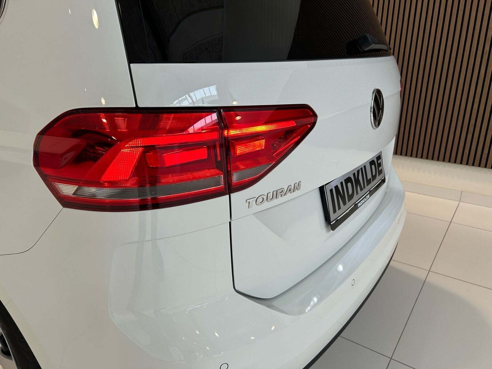 Hvid VW Touran fra 2021