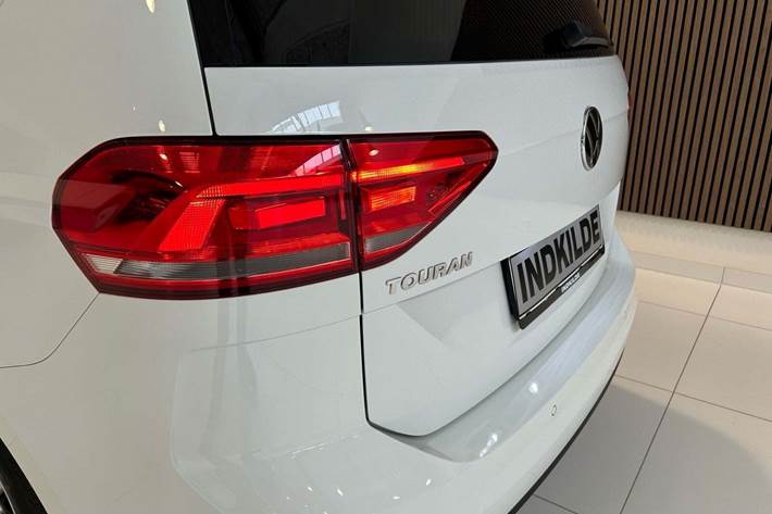 Hvid VW Touran fra 2021