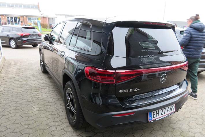 Sort Mercedes EQB250+ fra 2024