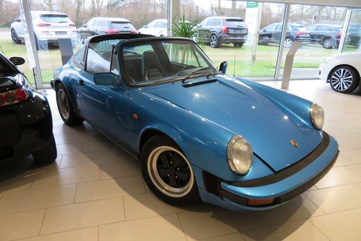 Blå Porsche 911 fra 1976