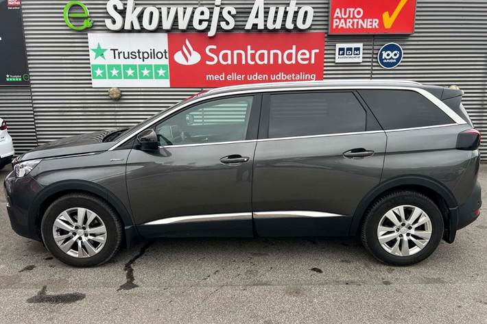 Grå Peugeot 5008 fra 2020