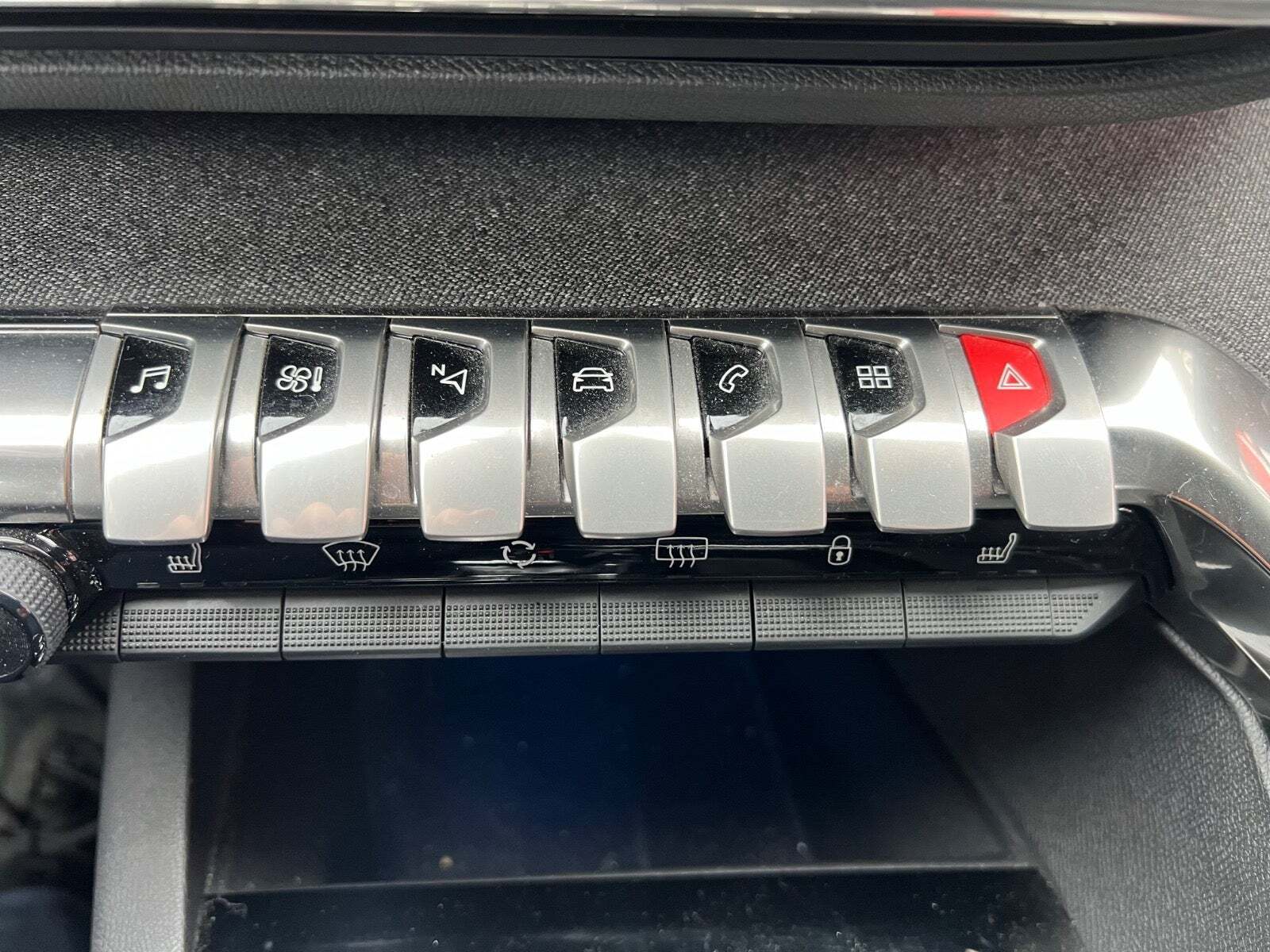 Grå Peugeot 5008 fra 2020