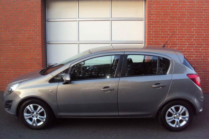 Beige Opel Corsa fra 2014