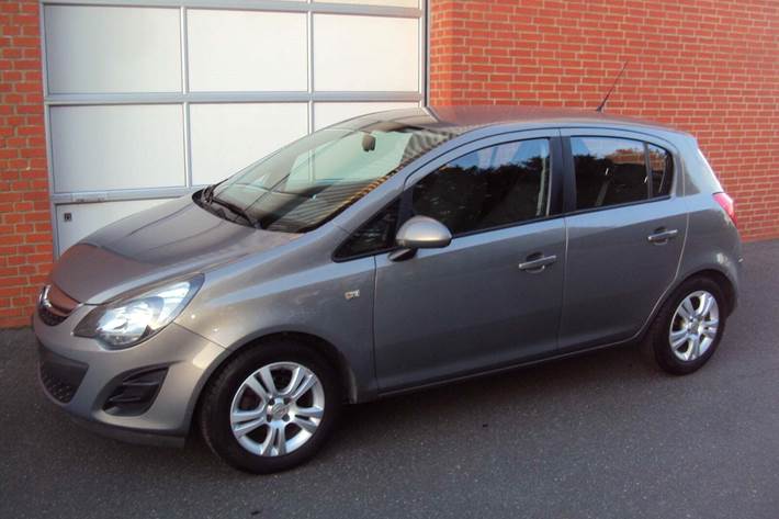 Beige Opel Corsa fra 2014