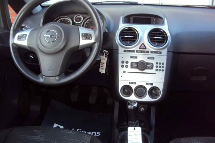 Beige Opel Corsa fra 2014