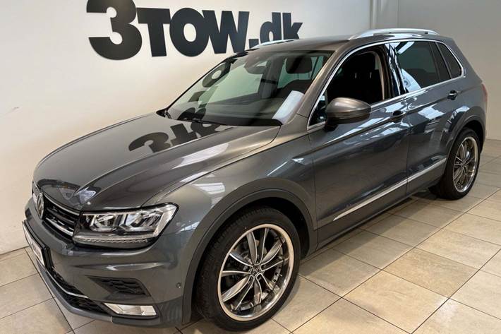 Grå VW Tiguan fra 2017 set udefra