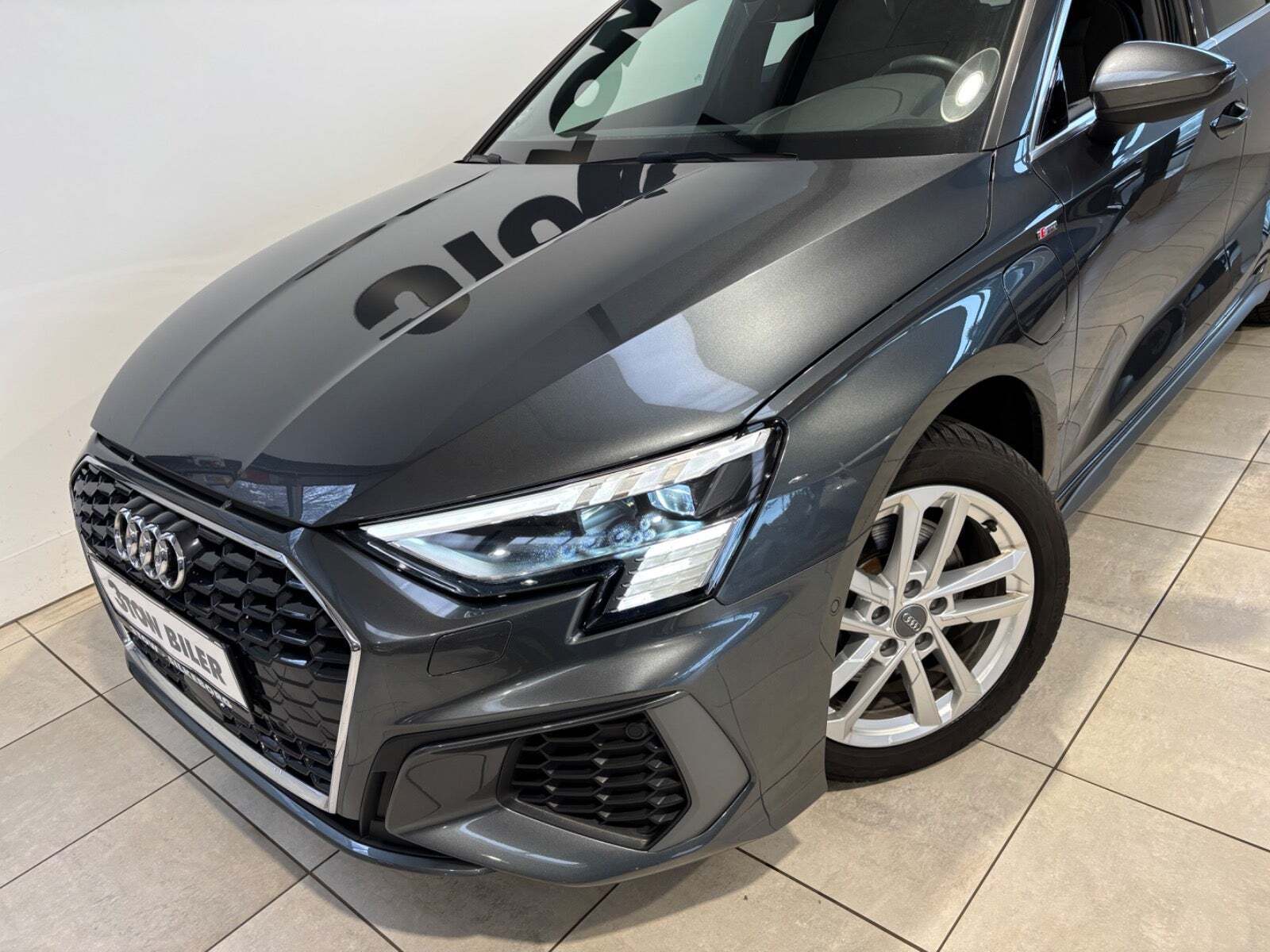 Grå Audi A3 fra 2021