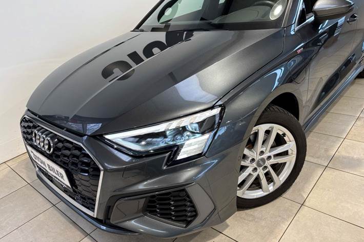 Grå Audi A3 fra 2021