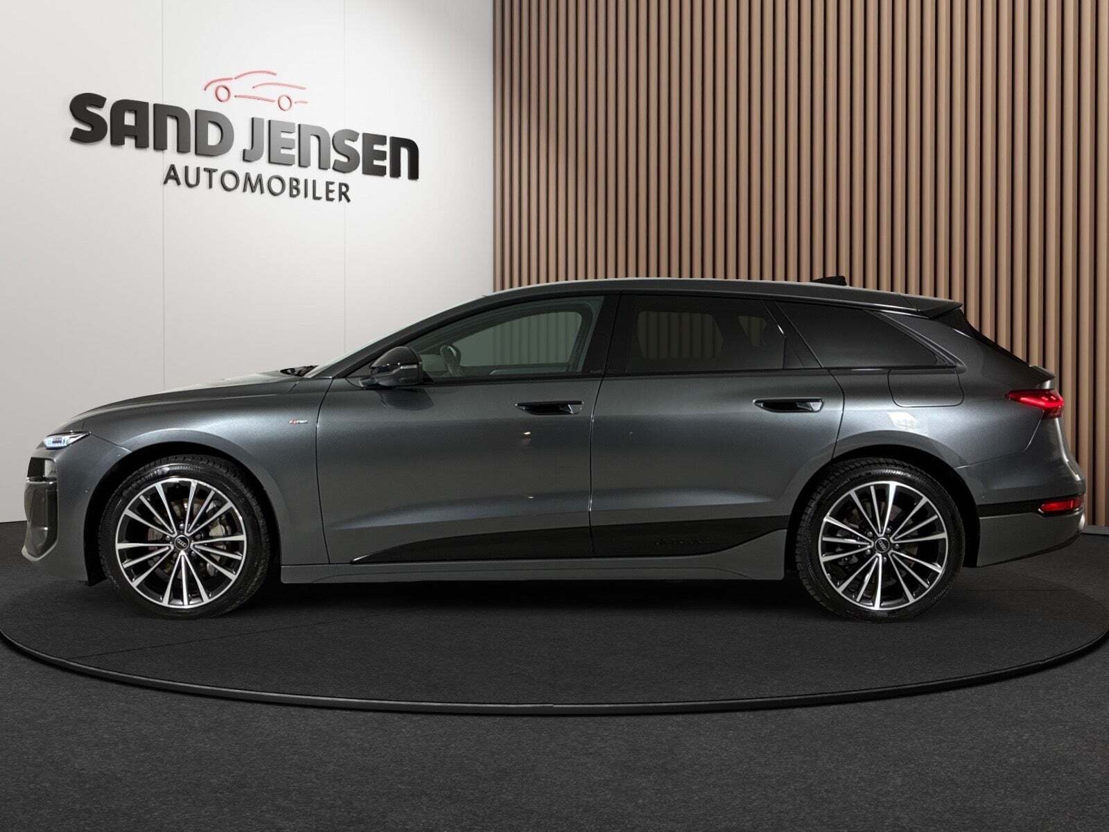 Grå Audi A6 e-tron fra 2025